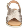 Sandalias para mujer en piel con cuña y plantilla de gel con tiras cruzadas metalizadas color platino