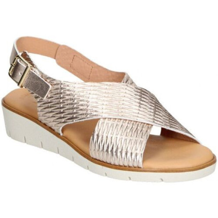 Sandalias para mujer en piel con cuña y plantilla de gel con tiras cruzadas metalizadas color platino