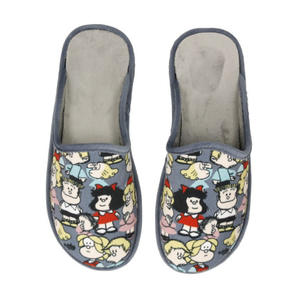 Zapatillas de Mafalda para estar por casa con dibujo de todos los personajes