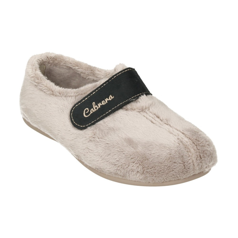 Zapatillas de casa cerradas con velcro de la marca Cabrera en color taupe