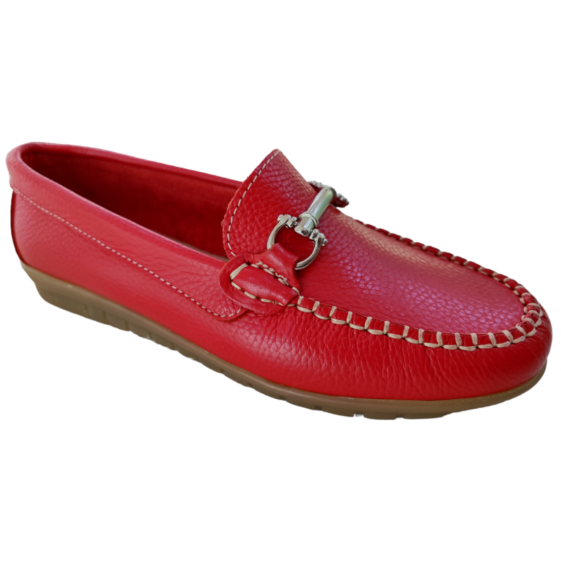 Zapatos de piel para mujer con adorno metálico en ROJO