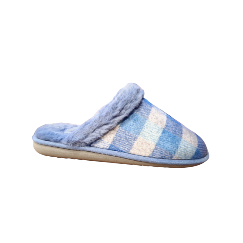 Zapatillas de casa sin talon con cuello de pelo y estampado de cuadros en tonos azules Zapatillas de casa sin talon con cuello de pelo y estampado de cuadros en tonos azules