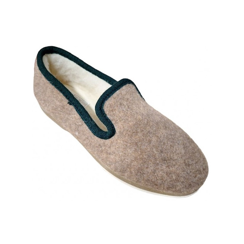 Zapatillas de casa cerradas de corte clásico en paño beige combinado con ribete verde