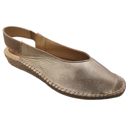 Sandalias de yute con cuña baja en piel metalizada oro con puntera cerrada