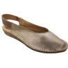 Sandalias de yute con cuña baja en piel metalizada oro con puntera cerrada