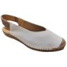 Sandalias de yute con cuña baja de piel blanca con puntera cerrada