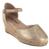 AMARPIES 26484 platino - Sandalias con cuña mediana de 5 cuerdas en metalizado con pulsera al tobillo