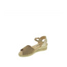 AMARPIES 28503 TAUPE en puntera abierta - Sandalias con cuña baja de 3 cuerdas en antelina con pulsera al tobillo