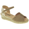 AMARPIES 28503 TAUPE en puntera abierta - Sandalias con cuña baja de 3 cuerdas en antelina con pulsera al tobillo