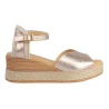 Pitillos 10592 oro - Sandalias de cuña de piel metalizada