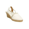 Alpargatas de cuña de cañamo y pieza de tela, con elástico para sujetar, color beige