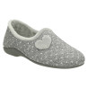Zapatillas cerradas para casa en paño gris con un corazón