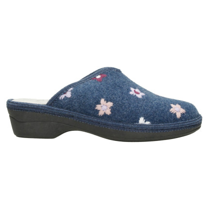 Zapatillas de casa con cuña, en paño azul con plantilla muy mullida y flores bordadas