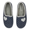 Zapatillas cerradas para casa en paño azul marino con un corazón